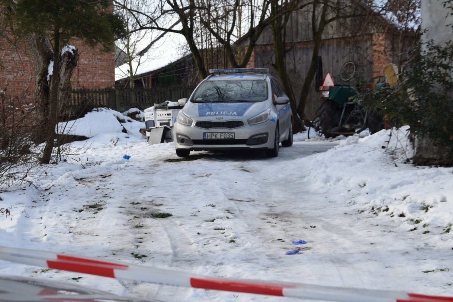 W Siecieborzycach wybuchł nieznany pakunek w jednym z domów jednorodzinnych. Zdjęcie ilustracyjne