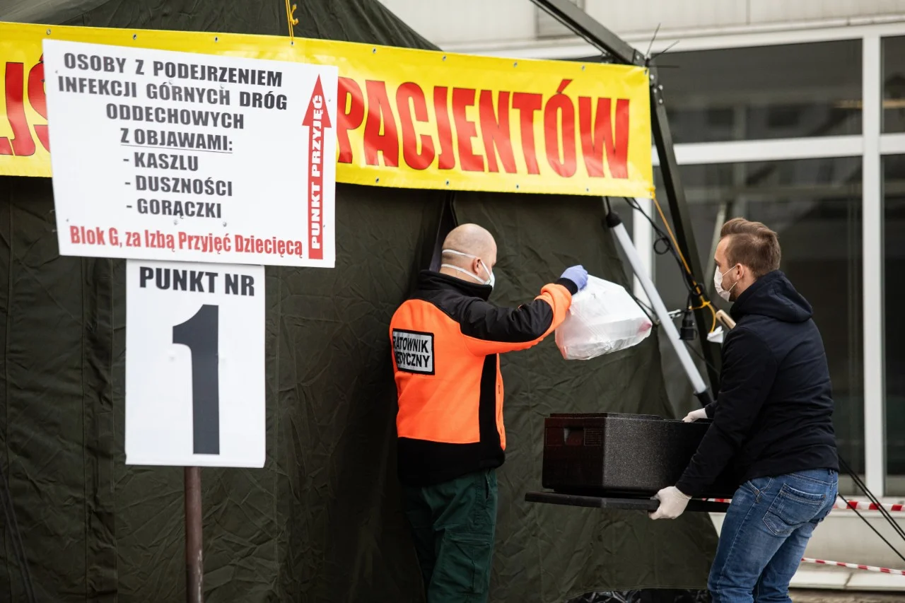 Ministerstwo Zdrowia poinformowało o 177 nowych przypadkach zakażenia koronawirusem 23 kwietnia o godz. 10. Najwięcej nowych zakażeń koronawirusem jest w Wielkopolsce - 65. Tak wynika z porannego komunikatu MZ z godz.10.