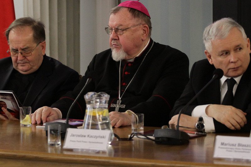 Jarosław Kaczyński właśnie zaczął spłacać długi wobec o. Tadeusza Rydzyka.