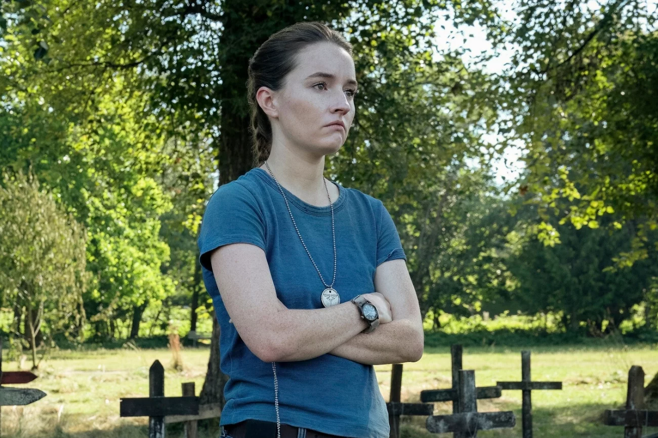 Kaitlyn Dever jako Abby w serialu "The Last of Us"