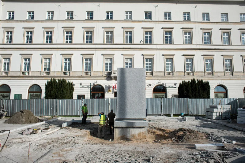 Już wiadomo, jak ma wyglądać osłonięcie pomnika Lecha Kaczyńskiego na placu Piłsudskiego.