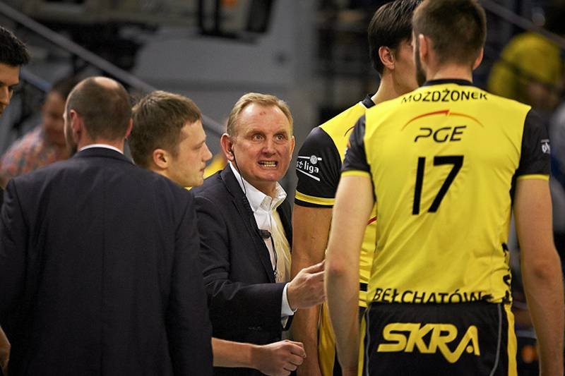 Jacek Nawrocki i jego podopieczni juz byli w ogródku, już witali się z gąską. Ale po dramatycznym meczu przegrali