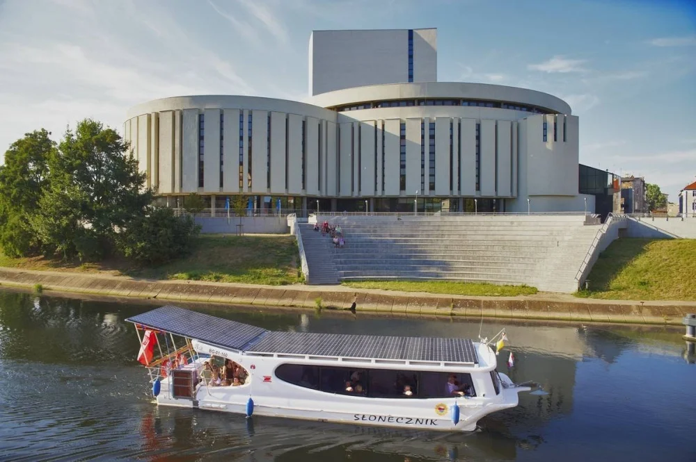 Opera Nova w Bydgoszczy oddana do użytku w 2006 roku.