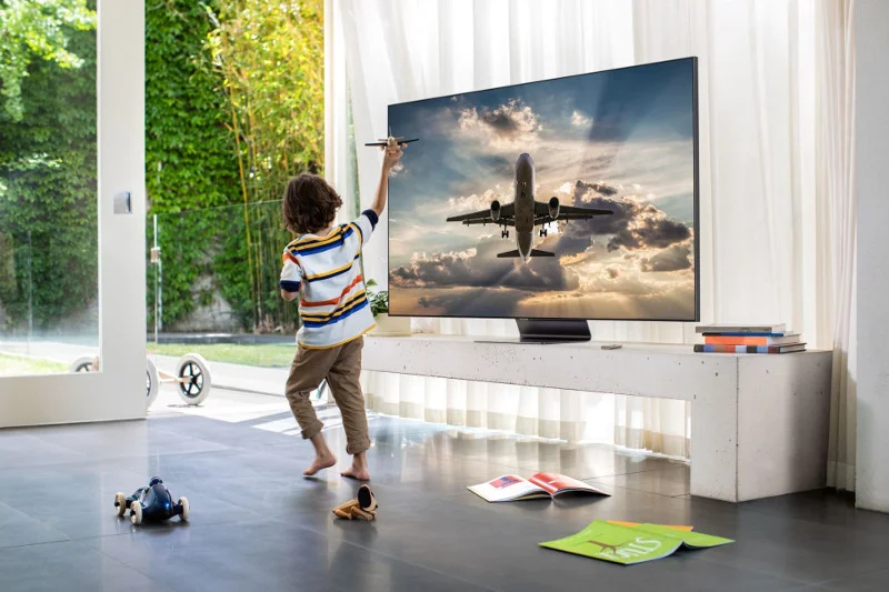 O tym, jak sztuczna inteligencja potrafi poprawić obraz i dźwięk TV, można przekonać się, poznając najnowsze telewizory Samsung QLED