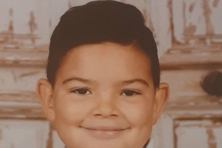 Zaginął 10-letni Ibrahim, ostatnio widziany pod jednym z bloków w Gdyni. Policja uruchomiła Child Alert.