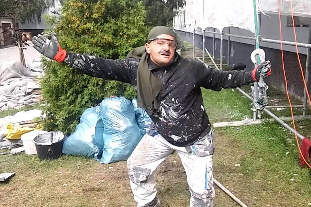 Ocieplanie bloku w rytmie disco polo podbija internet.