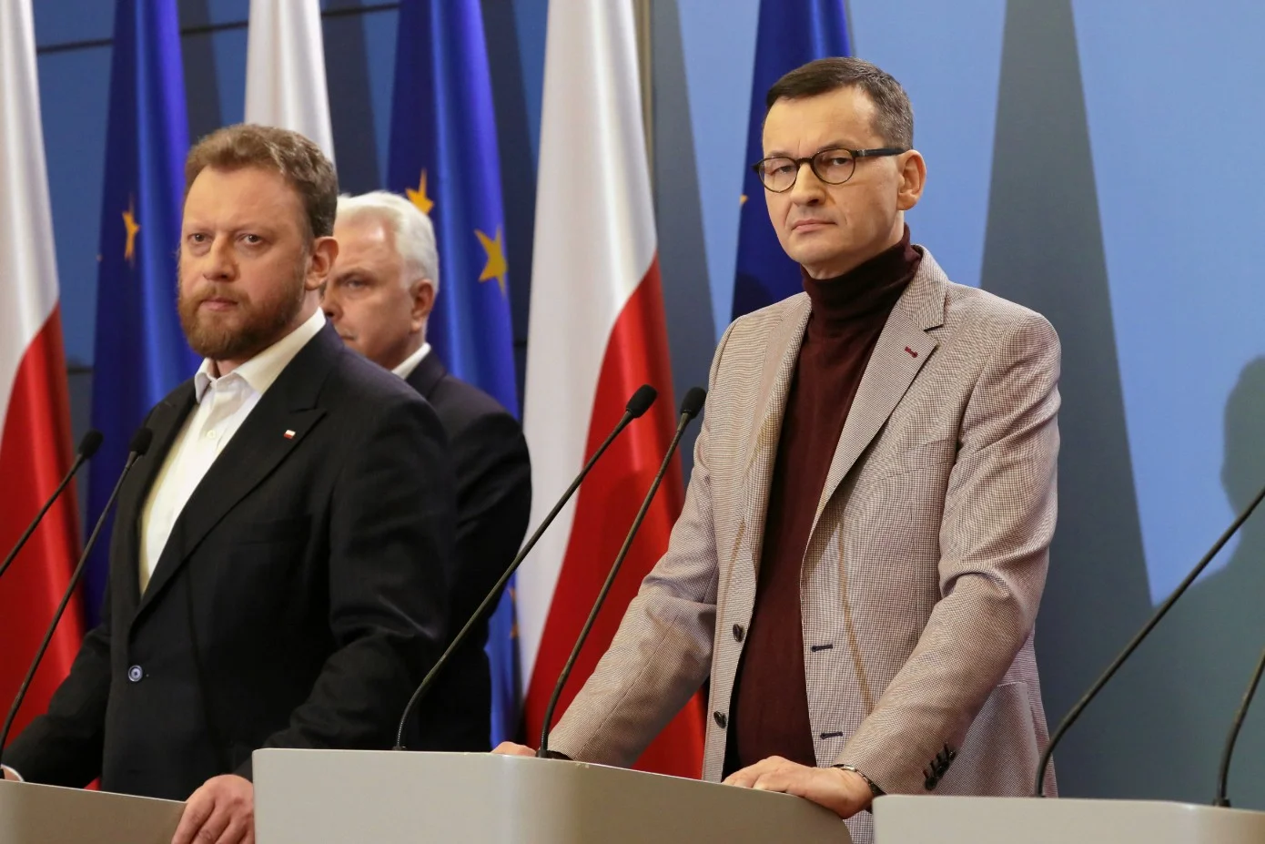 Premier oraz minister zdrowia ogłosili nowe obostrzenia w walce z epidemią koronawirusa w Polsce.