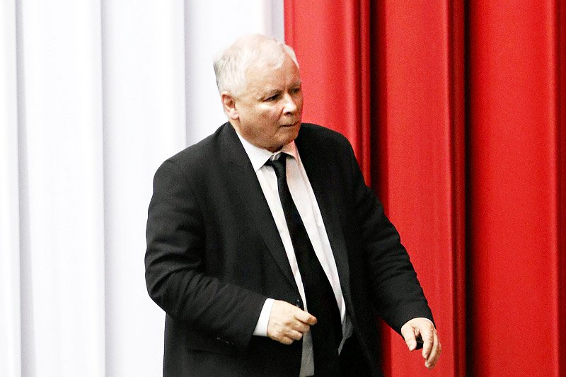 "New York Times" sugeruje Waszyngtonowi, by przypomnieć Jarosławowi Kaczyńskiemu i PiS, na czym polegają sojusze...