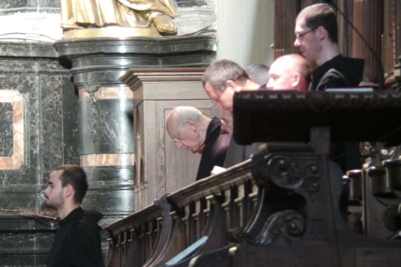 Benedyktyni w Tyńcu jak przed wiekami spotykają się na modlitwie 5 razy dziennie. Ale poza tym są bardzo nowocześni - prowadzą firmę, są aktywni w internecie i przyciągają tłumy turystów.