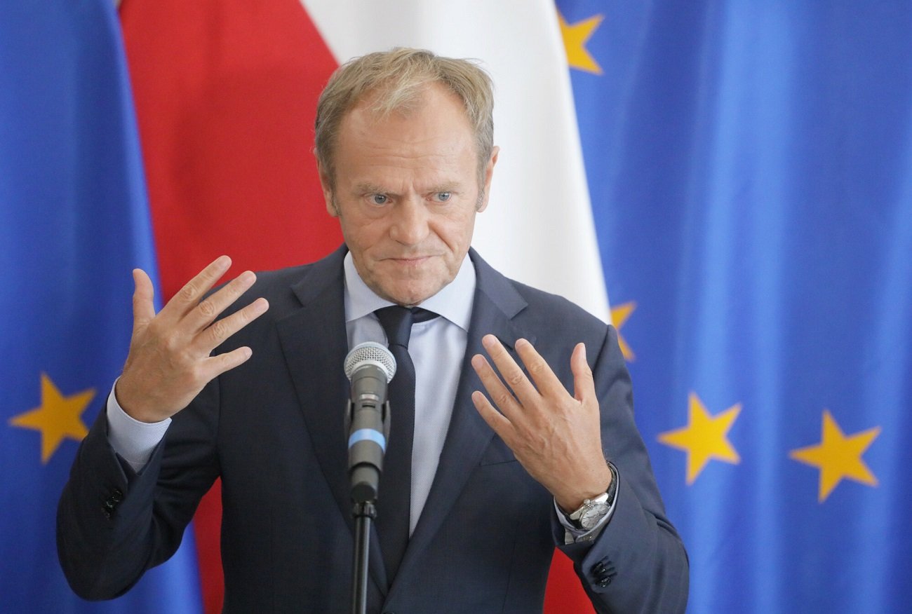 Donald Tusk nie odpowiedział na pytanie pracownicy TVP Info. Zdobył się tylko na wymowny komentarz.