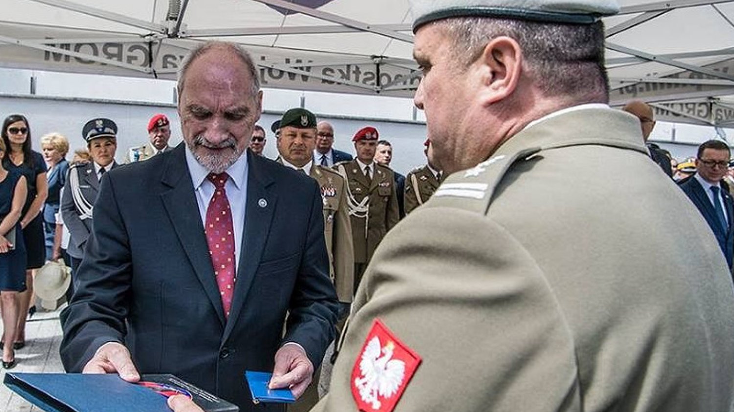 Pułkownik Mariusz Pawluk, szef GROM - trochę mu się przytyło.