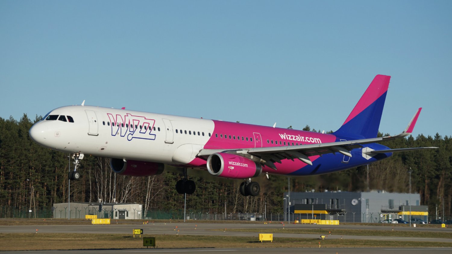 Awaryjne lądowanie samolotu Wizz Air w Niemczech.
