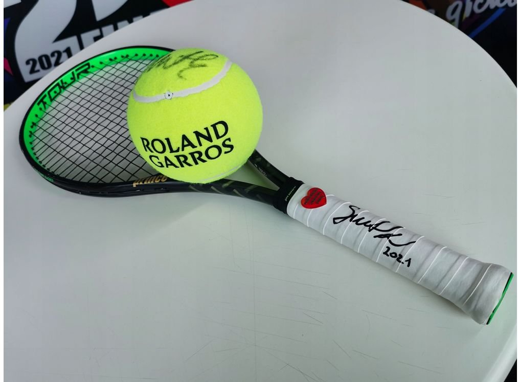 Oto rakieta Igi Świątek, za którą szczęśliwy nabywca zapłacił ponad 130 tysięcy złotych