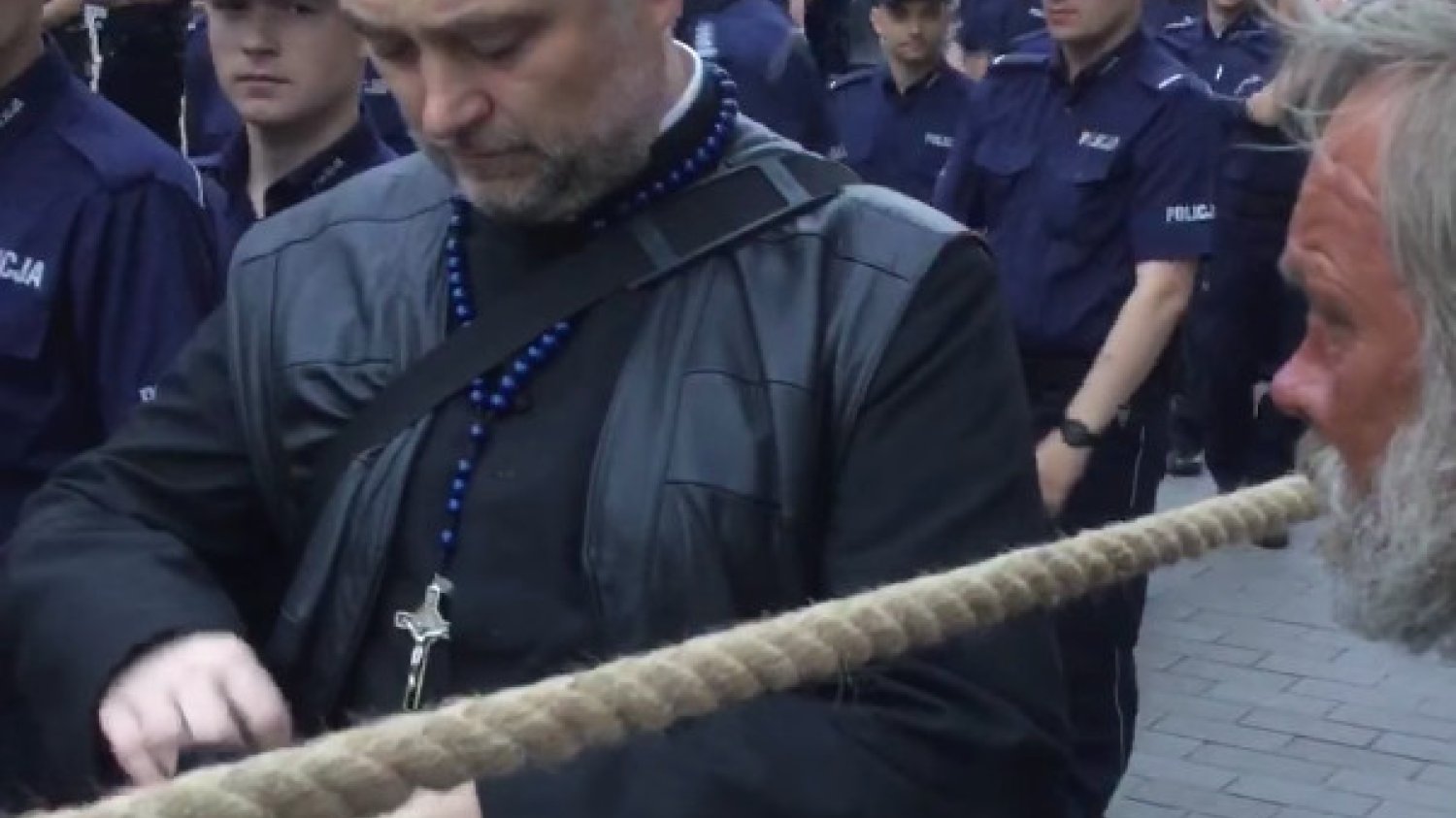 Ta sytuacja nie ułożyła się po myśli żebraka.