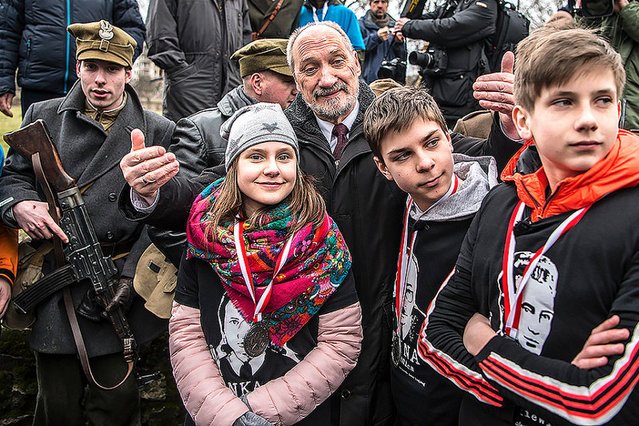 Szef MON Antoni Macierewicz w programie "Teleranek".