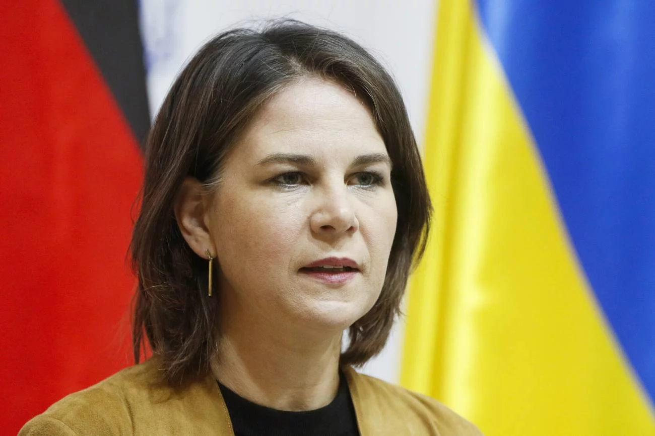 Minister spraw zagranicznych Niemiec Annalena Baerbock w Kijowie zapowiedziała, że jej kraj na zawsze rezygnuje z rosyjskiej energii. Minister spraw zagranicznych Niemiec Annalena Baerbock w Kijowie.