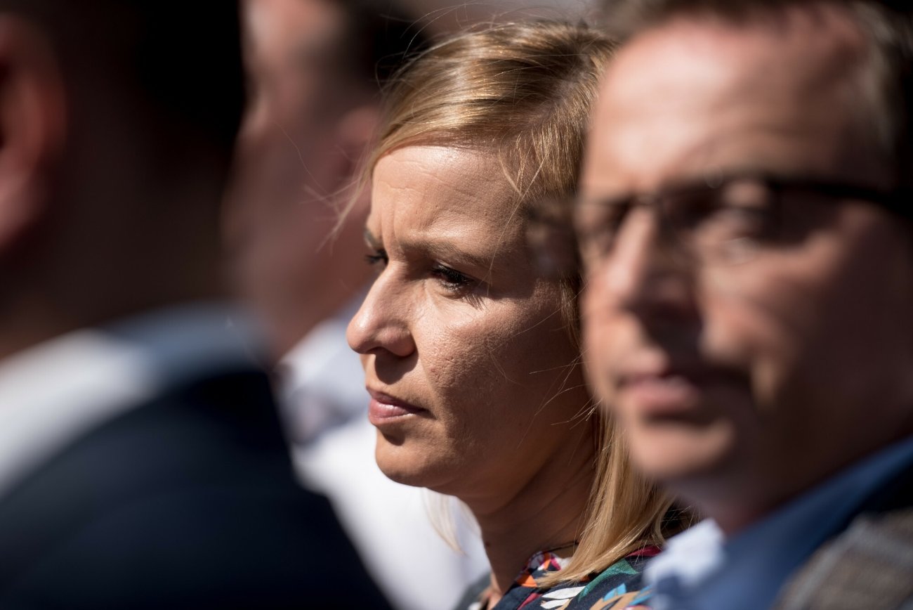 Magdalena Filiks, posłanka Koalicji Obywatelskiej. Od końca grudnia trwa nieprzerwany atak mediów PiS na jej rodzinę. Nie przerwała go nawet śmierć jej syna. Magdalena Filiks, posłanka Koalicji Obywatelskiej. Od końca grudnia trwa nieprzerwany atak mediów PiS na jej rodzinę. Nie przerwała go nawet śmierć jej syna.