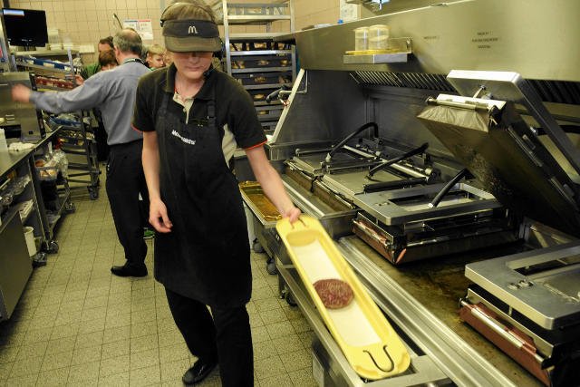 Firma McDonald's oferuje etaty nawet szesnastolatkom