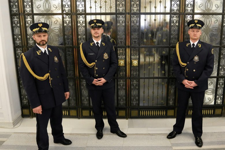 Te stroje to przeszłość. Już niedługo funkcjonariusze Straży Marszałkowskiej będą ubrani niczym żołnierze sił specjalnych.