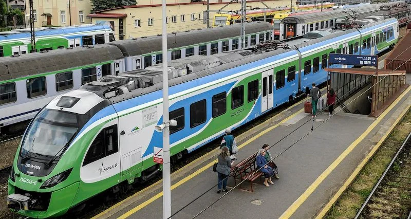 Maszynista w Tłuszczu wysadził pasażerów, bo zakończył pracę. Zdjęcie poglądowe.