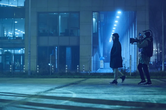 Miasto nocą podczas nagrania teledysku do „3Cities”