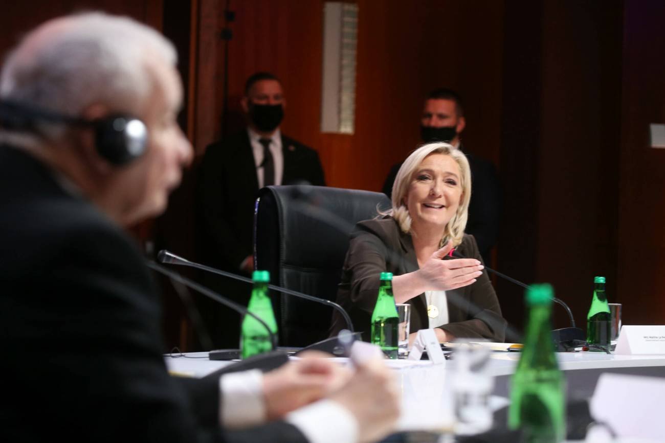 Były premier Belgii, a dziś jeden z liderów liberalnej frakcji PE Guy Verhofstadt ostro podsumował The Warsaw Summit - imprezę PiS z udziałem prokremlowskich eurosceptyków. Były premier Belgii, a dziś jeden z liderów liberalnej frakcji PE Guy Verhofstadt ostro podsumował The Warsaw Summit - imprezę PiS z udziałem prokremlowskich eurosceptyków.