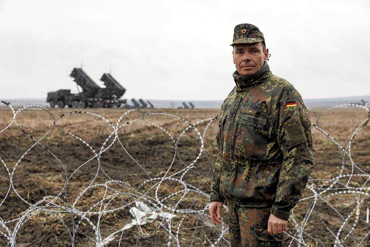 Bundeswehra szuka żołnierzy. Rozważany jest pobór powszechny. Na zdjęciu: dowódca bazy w Husum w Niemczech Jorg Sievers
