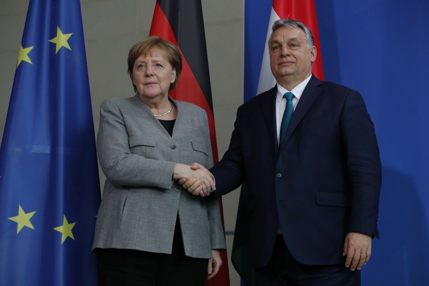 Premier Węgier uważa, że odejście Merkel na emeryturę wprowadzi chaos w UE.