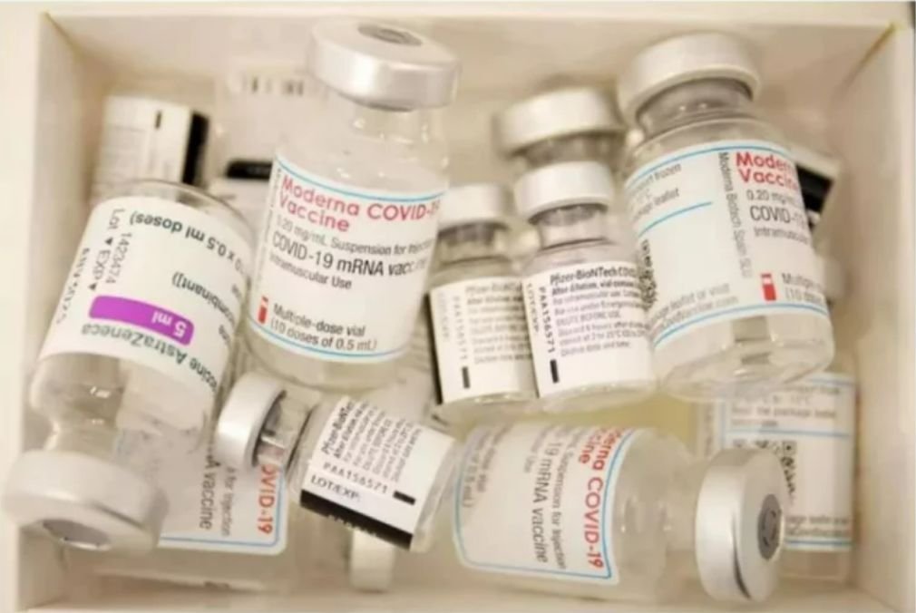 Mieszkańcy Hongkongu nie chcą się szczepić, przez co tamtejsze władze myślą o utylizacji szczepionek.