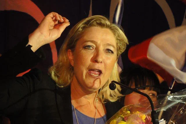 Marine Le Pen odpowiada przed sądem za porównanie muzułmanów do nazistów.