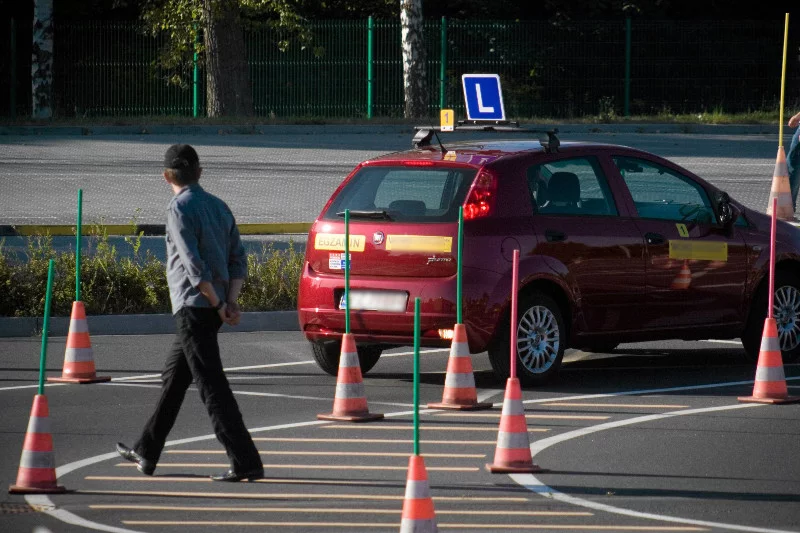 Obleśni instruktorzy  jazdy – zmora wielu kobiet. Podteksty, aluzje, niemoralne propozycje i najzwyklejsze molestowanie