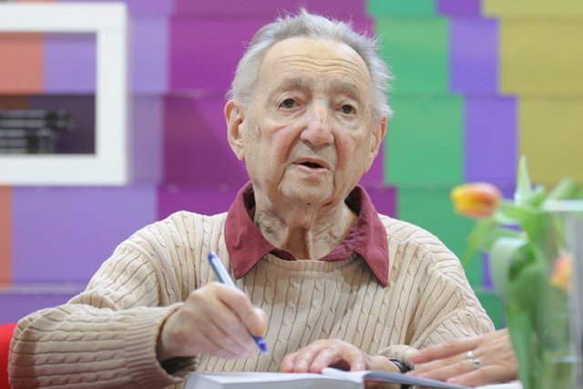 Marek Edelman podczas Międzynarodowych Targów Książki (Pałac Kultury i Nauki w Warszawie, 24 maja 2009 roku)