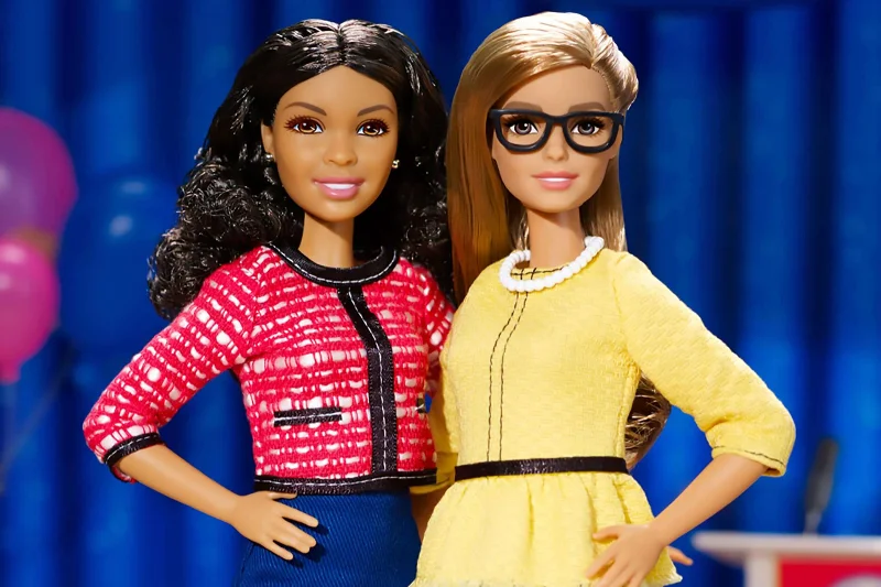 Najnowsza kolekcja lalek Barbie obsadza znaną postać w roli pani prezydent lub wiceprezydent. Ten cykl stanowi część kampanii rozbudzającej w dziewczynkach marzenia o pracy w zawodach przypisanych mężczyznom
