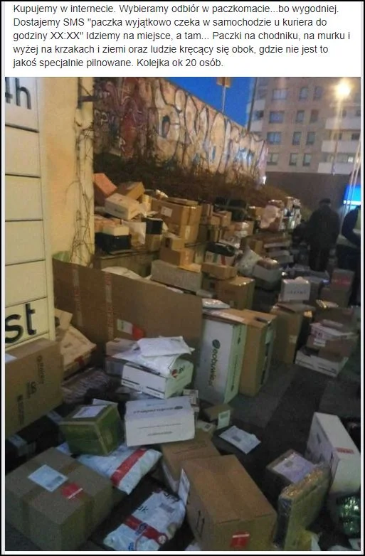 Taki stos paczek obok przepełnionego paczkomatu ukazał się oczom mieszkańcom Ursynowa