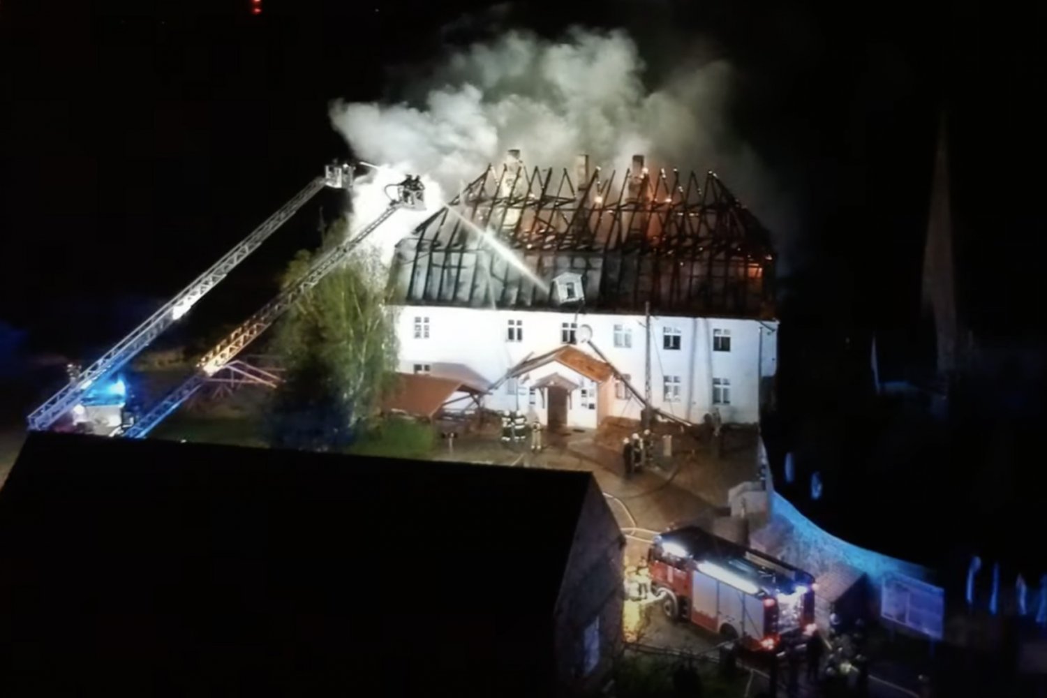Pożar Plebanii w Jakubowie. Zabytkowy budynek znajdował się na Dolnym Śląsku.