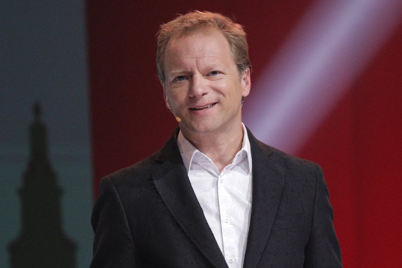 Maciej Stuhr odbierając statuetkę nawiązał do "Wiadomości" TVP.