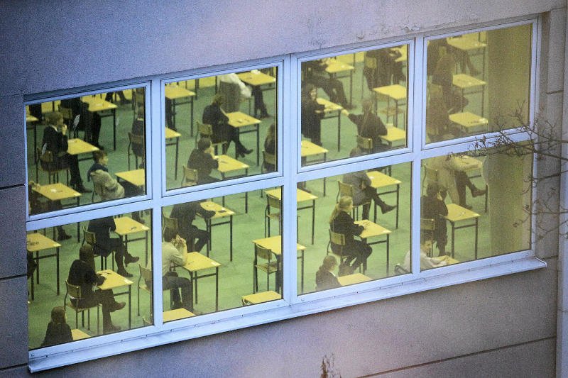 Coraz częściej polscy maturzyści sprawdzają swoje prace w CKE.