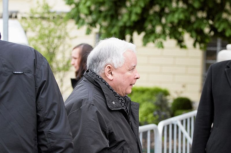 Jarosław Kaczyński został zauważony na Cmentarzu na Powązkach przy "budce" z wypominkami.