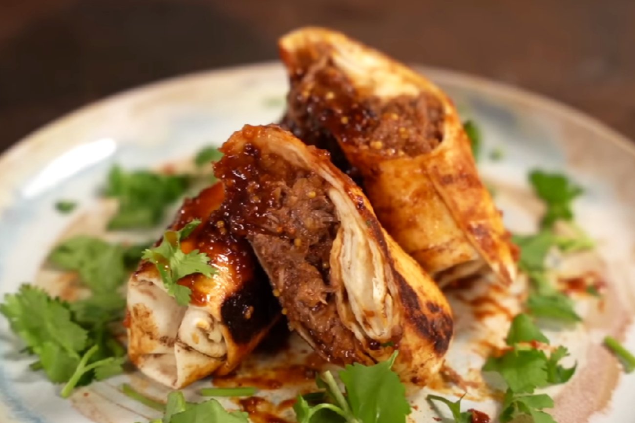 Przepis na soczystą szarpaną wieprzowinę. Zawiń w tortillę i zajadaj się
