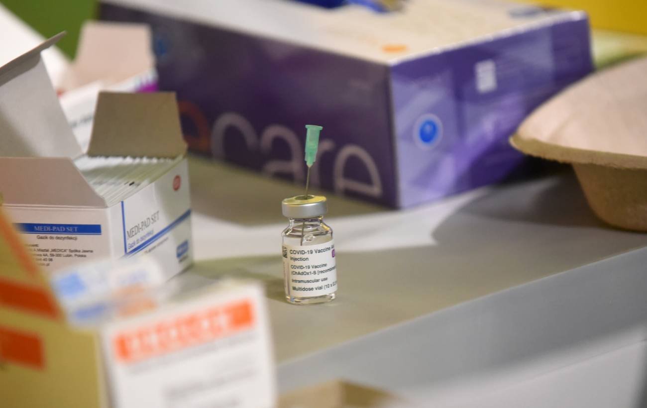 W Polsce trzecią dawkę szczepionki przeciw koronawirusowi przyjęło już około trzy tysiące osób.