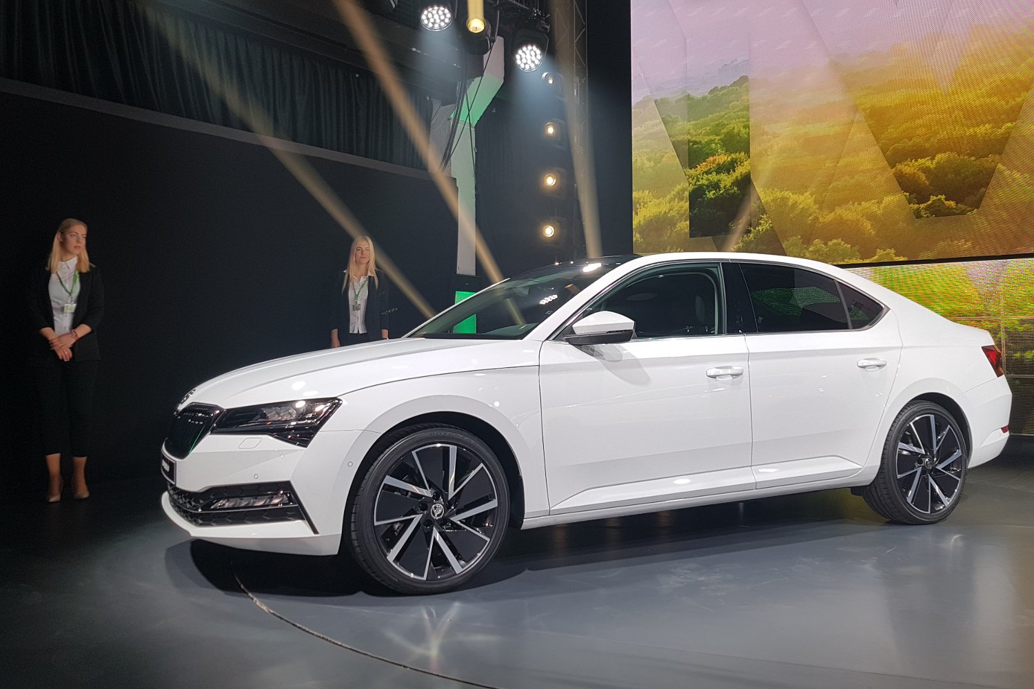 W Bratysławie zaprezentowano dwie nowości w ofercie Skody: Superba i Citigo z silnikami elektrycznymi.