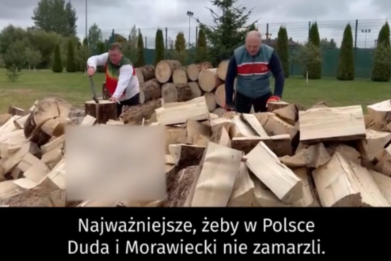 Białoruski dyktator narąbał drewna dla Dudy i Morawieckiego.
