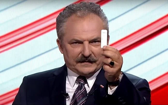 Mirosław Jakubiak w trakcie debaty prezydenckiej pokazał "test na koronawirusa" za 30 zł