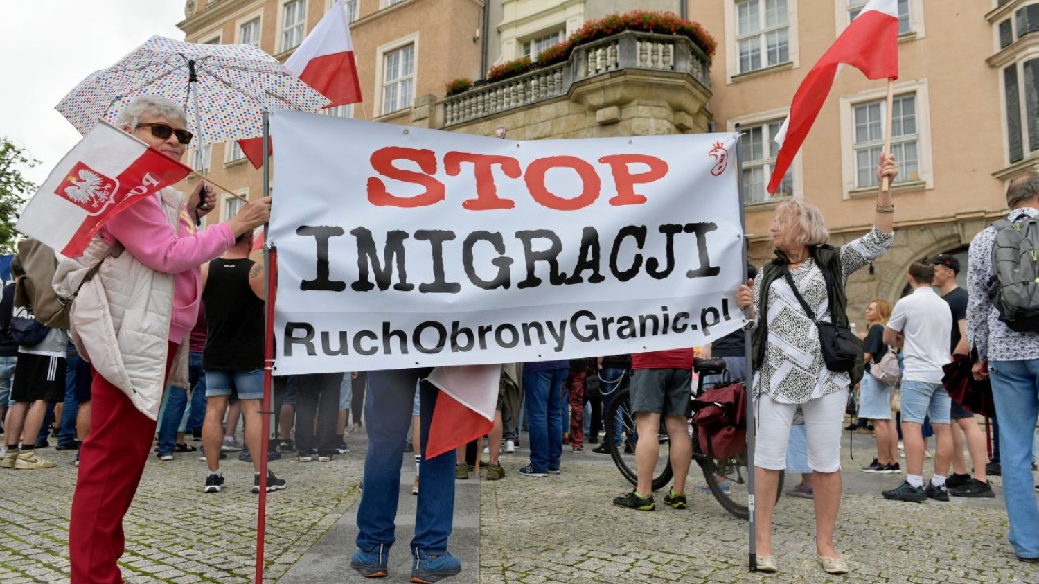 Demonstracje przeciw migracji. Niemiecki dziennik: "Naród został na wakacjach". Demonstracje przeciw migracji. "Naród został na wakacjach".