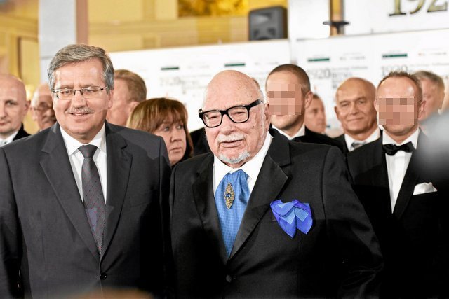 Premiera filmu "1920  Bitwa Warszawska" na drugim planie po prawej aresztowani dziś szefowie SKOK Wołomin.