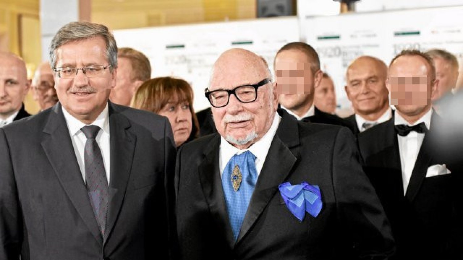 Premiera filmu "1920  Bitwa Warszawska" na drugim planie po prawej aresztowani dziś szefowie SKOK Wołomin.
