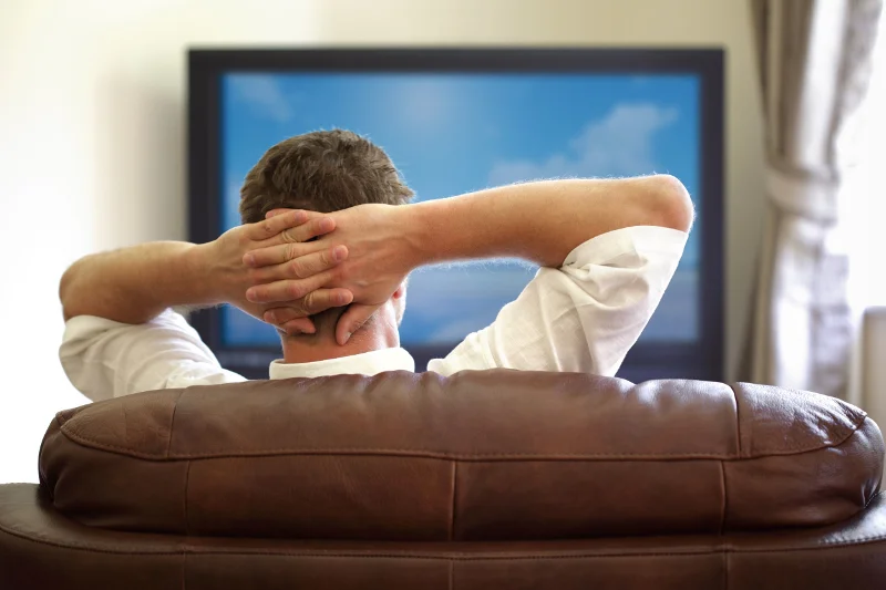 Cena ubezpieczenia mieszkania rośnie, jeśli zdecydujemy się ubezpieczyć ruchomości domowe, do których zalicza się m.in. telewizor, komputer itp.