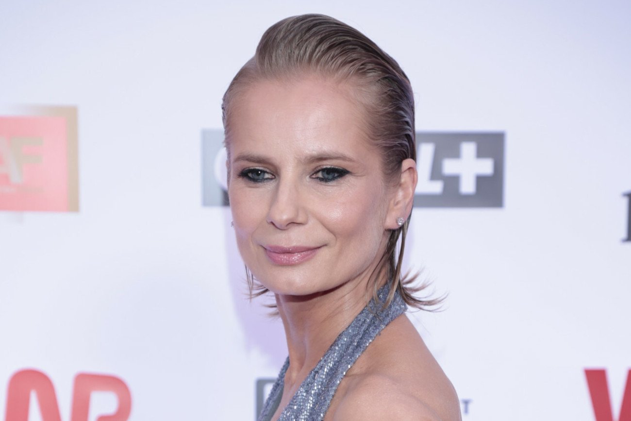 Cielecka zapozowała topless.