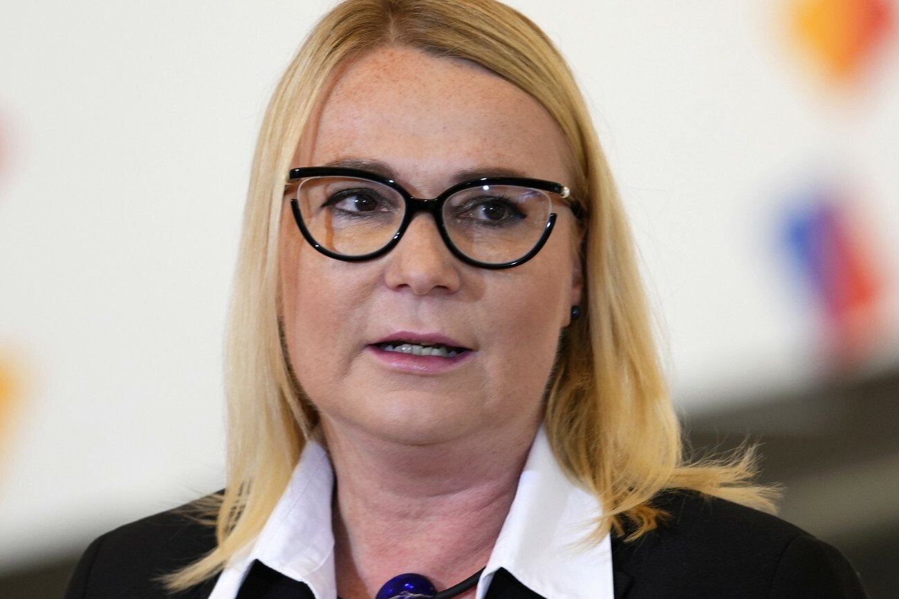 Czeska premier założyła T-Shirt z napisem "Władimirze Putinie, pi****l się"