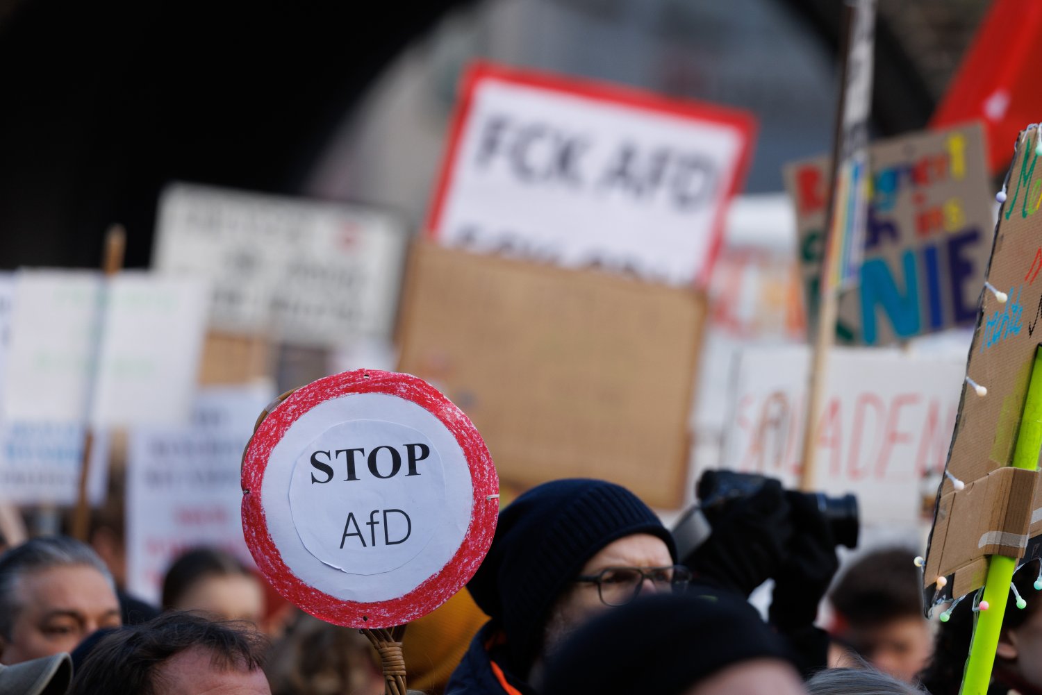 Nawet 25. tysięcy ludzi sparaliżowały Erfurt. Ale obrad AfD nie zdołali zablokować